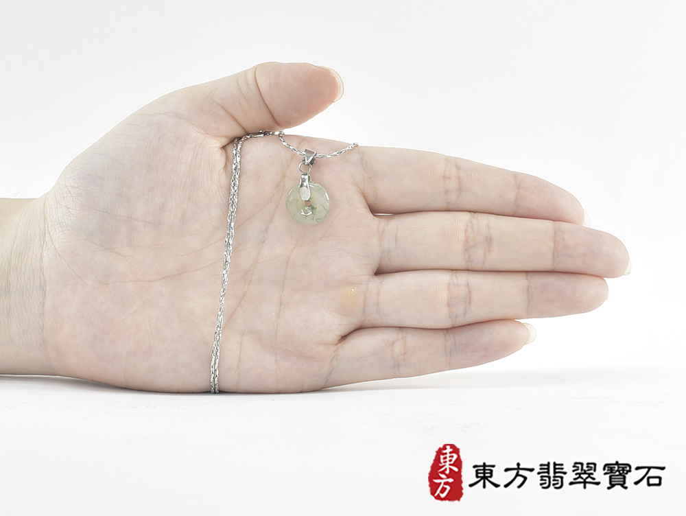 翡翠平安扣項鍊玉珮(平安富貴:平安扣牌A貨翡翠平安扣玉珮、緬甸玉平安扣玉墜)。淡綠色豆種平安扣,PN588。客製化訂做各種翡翠平安扣吊墜玉珮項鍊。★附A貨翡翠雙證書 7.jpg