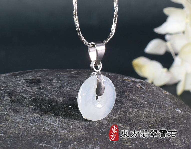 翡翠平安扣項鍊玉珮(平安富貴:平安扣牌A貨翡翠平安扣玉珮、緬甸玉平安扣玉墜)。糯豆種平安扣,PN594。客製化訂做各種翡翠平安扣吊墜玉珮項鍊。★附A貨翡翠雙證書 1.jpg