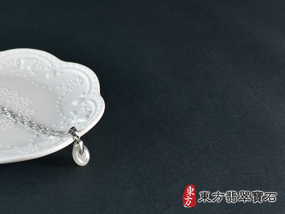 翡翠平安扣項鍊玉珮(平安富貴:平安扣牌A貨翡翠平安扣玉珮、緬甸玉平安扣玉墜)。糯豆種平安扣,PN607。客製化訂做各種翡翠平安扣吊墜玉珮項鍊。★附A貨翡翠雙證書 4.jpg