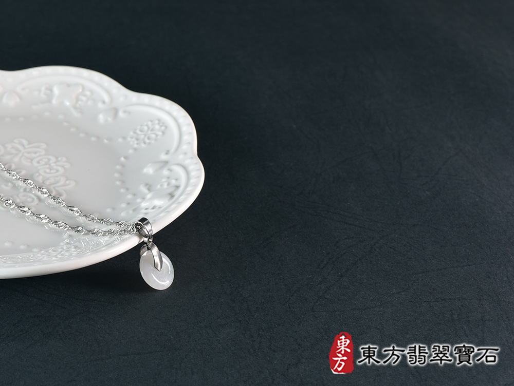 翡翠平安扣項鍊玉珮(平安富貴:平安扣牌A貨翡翠平安扣玉珮、緬甸玉平安扣玉墜)。糯豆種平安扣,PN609。客製化訂做各種翡翠平安扣吊墜玉珮項鍊。★附A貨翡翠雙證書 4.jpg