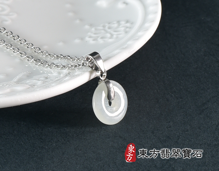 翡翠平安扣項鍊玉珮(平安富貴:平安扣牌A貨翡翠平安扣玉珮、緬甸玉平安扣玉墜)。糯豆種平安扣,PN683。客製化訂做各種翡翠平安扣吊墜玉珮項鍊。★附A貨翡翠雙證書 1.jpg