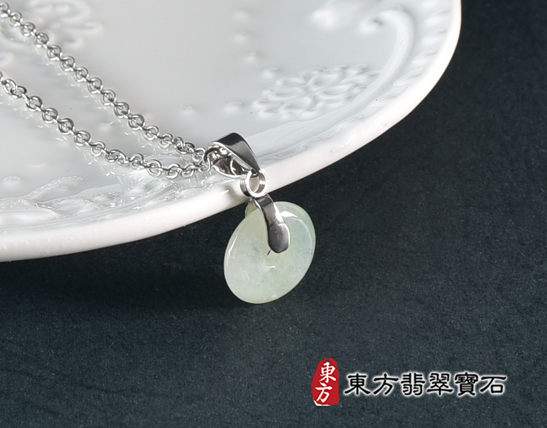 翡翠平安扣項鍊玉珮(平安富貴:平安扣牌A貨翡翠平安扣玉珮、緬甸玉平安扣玉墜)。糯豆種平安扣,PN687。客製化訂做各種翡翠平安扣吊墜玉珮項鍊。★附A貨翡翠雙證書 1.jpg