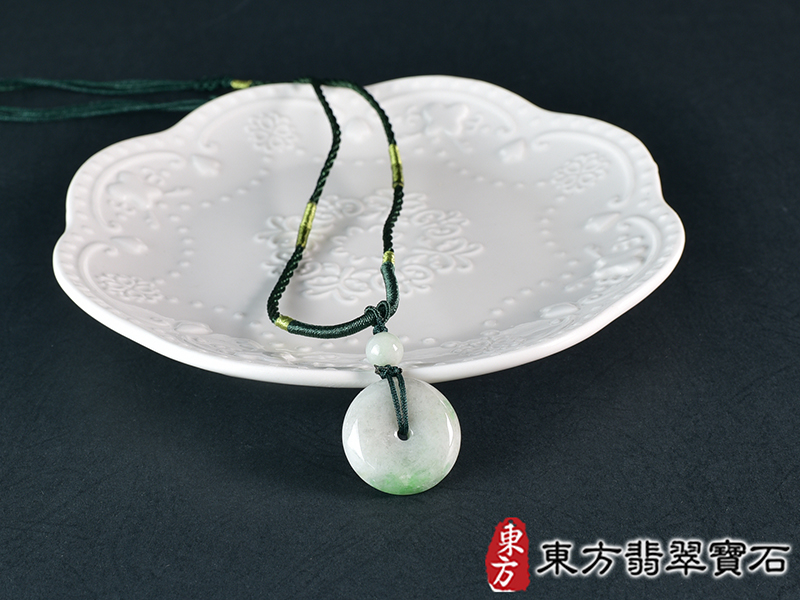 翡翠平安扣項鍊玉珮(平安富貴:平安扣牌A貨翡翠平安扣玉珮、緬甸玉平安扣玉墜)。糯豆種平安扣,PN718。客製化訂做各種翡翠平安扣吊墜玉珮項鍊。★附A貨翡翠雙證書 2.jpg