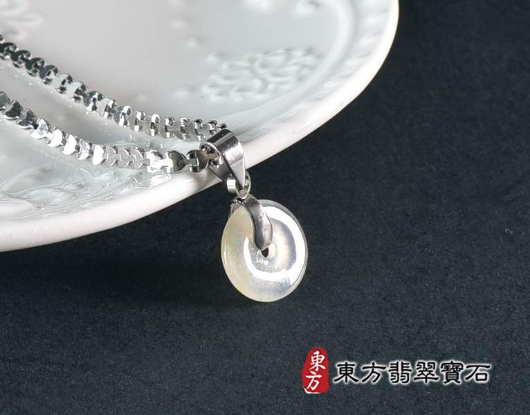 翡翠平安扣項鍊玉珮(平安富貴:平安扣牌A貨翡翠平安扣玉珮、緬甸玉平安扣玉墜)。糯豆種平安扣,PN738。客製化訂做各種翡翠平安扣吊墜玉珮項鍊。★附A貨翡翠雙證書 1.jpg
