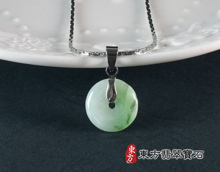 翡翠平安扣項鍊玉珮(平安富貴:平安扣牌A貨翡翠平安扣玉珮、緬甸玉平安扣玉墜)。糯豆種平安扣,PN745。客製化訂做各種翡翠平安扣吊墜玉珮項鍊。★附A貨翡翠雙證書 1.jpg