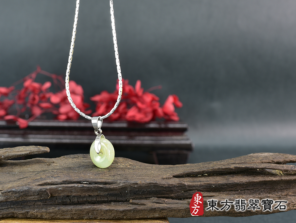 翡翠平安扣項鍊玉珮(平安富貴:平安扣牌A貨翡翠平安扣玉珮、緬甸玉平安扣玉墜)。糯豆種平安扣,PN758。客製化訂做各種翡翠平安扣吊墜玉珮項鍊。★附A貨翡翠雙證書 6.jpg