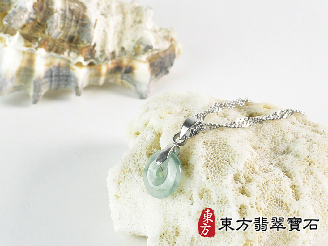 翡翠平安扣項鍊玉珮(平安富貴:平安扣牌A貨翡翠平安扣玉珮、緬甸玉平安扣玉墜)。糯豆種平安扣,PN842。客製化訂做各種翡翠平安扣吊墜玉珮項鍊。★附A貨翡翠雙證書 1.jpg