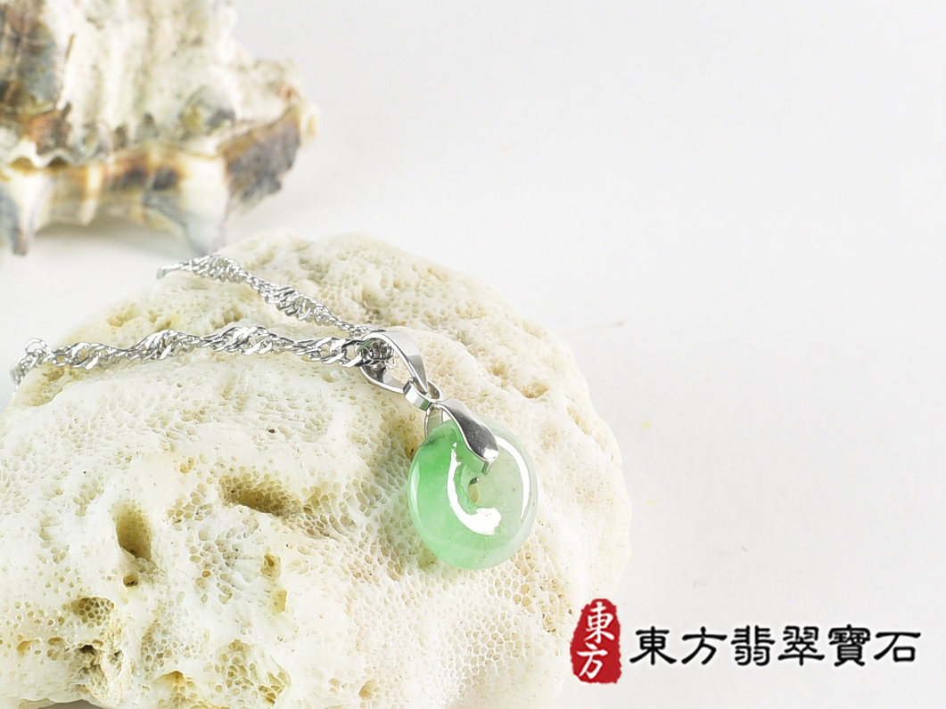 翡翠平安扣項鍊玉珮(平安富貴:平安扣牌A貨翡翠平安扣玉珮、緬甸玉平安扣玉墜)。糯豆種平安扣,PN843。客製化訂做各種翡翠平安扣吊墜玉珮項鍊。★附A貨翡翠雙證書 1.jpg