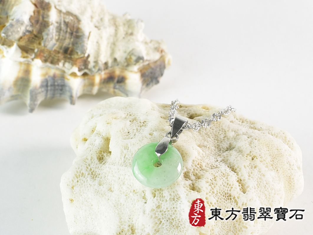 翡翠平安扣項鍊玉珮(平安富貴:平安扣牌A貨翡翠平安扣玉珮、緬甸玉平安扣玉墜)。糯豆種平安扣,PN843。客製化訂做各種翡翠平安扣吊墜玉珮項鍊。★附A貨翡翠雙證書 3.jpg
