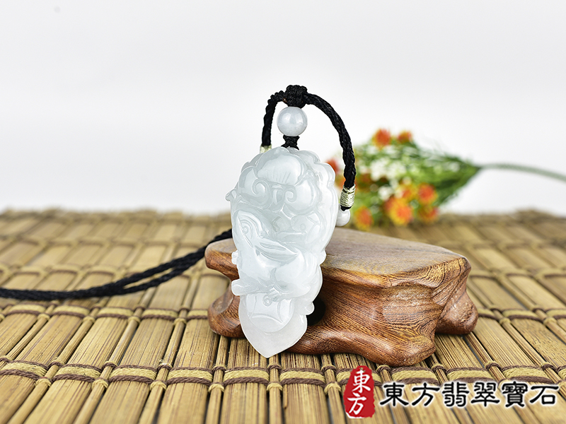 翡翠兔項鍊玉珮(招財如意兔:兔牌A貨翡翠兔玉珮、緬甸玉兔玉墜、兔十二生肖項鍊)。兔,RB102。客製化訂做各種翡翠兔吊墜玉珮項鍊。★附A貨翡翠雙證書 1.jpg