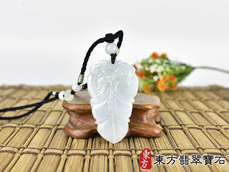 翡翠兔項鍊玉珮(招財如意兔:兔牌A貨翡翠兔玉珮、緬甸玉兔玉墜、兔十二生肖項鍊)。兔,RB102。客製化訂做各種翡翠兔吊墜玉珮項鍊。★附A貨翡翠雙證書 3.jpg