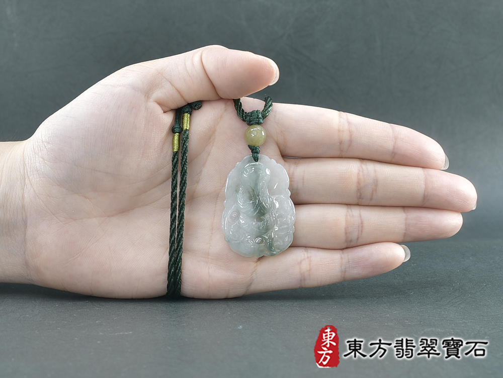 翡翠蛇項鍊玉珮(靈蛇舞動:蛇牌A貨翡翠蛇玉珮、緬甸玉蛇玉墜、蛇十二生肖項鍊)。糯種春帶彩蛇,SN053。客製化訂做各種翡翠蛇吊墜玉珮項鍊。★附A貨翡翠雙證書 5.jpg