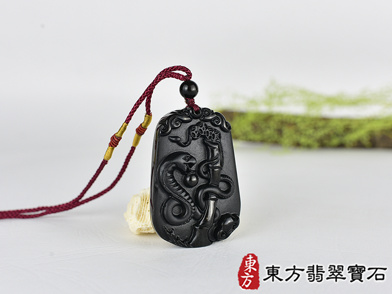 黑曜石蛇項鍊玉珮(靈蛇舞動、招財靈蛇帶蝙蝠:蛇牌黑曜石蛇玉珮、黑曜石蛇玉墜、蛇十二生肖項鍊)。黑曜石蛇,SN055。客製化訂做各種黑曜石蛇吊墜玉珮項鍊。★附東方翡翠寶石保證卡 2.jpg