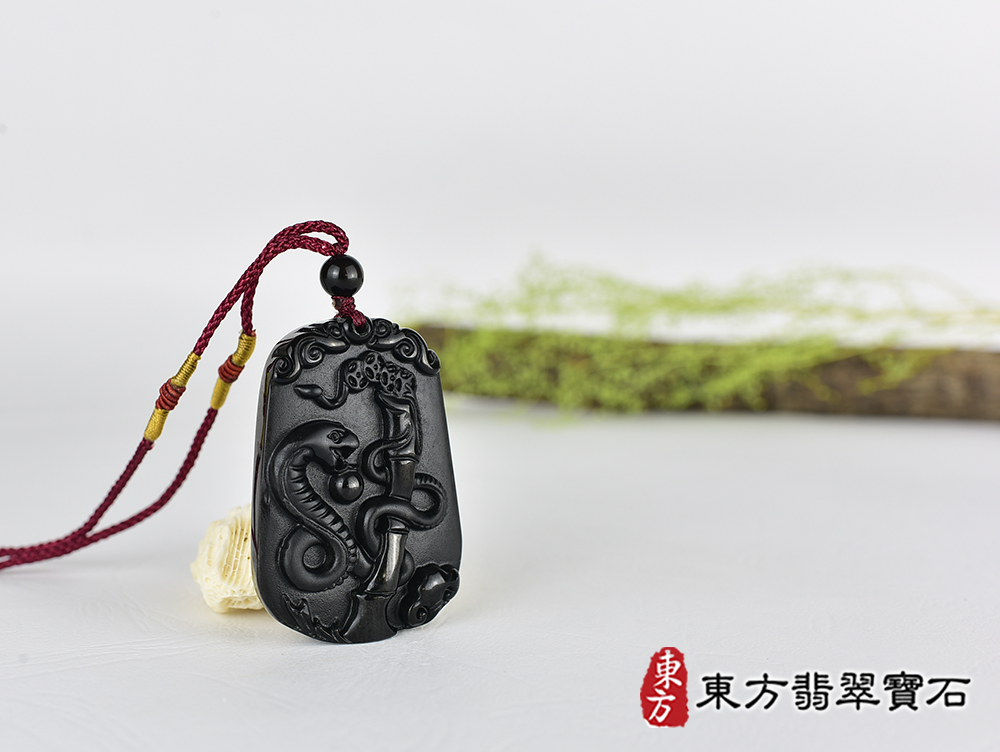 黑曜石蛇項鍊玉珮(靈蛇舞動、招財靈蛇帶蝙蝠:蛇牌黑曜石蛇玉珮、黑曜石蛇玉墜、蛇十二生肖項鍊)。黑曜石蛇,SN055。客製化訂做各種黑曜石蛇吊墜玉珮項鍊。★附東方翡翠寶石保證卡 4.jpg