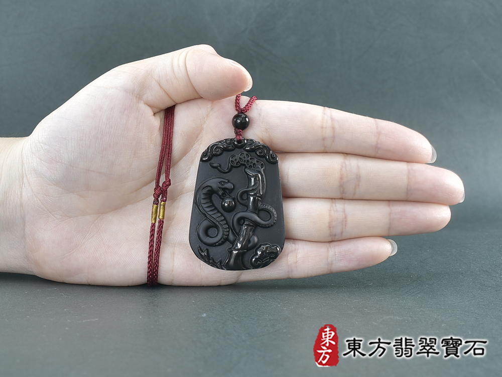 黑曜石蛇項鍊玉珮(靈蛇舞動、招財靈蛇帶蝙蝠:蛇牌黑曜石蛇玉珮、黑曜石蛇玉墜、蛇十二生肖項鍊)。黑曜石蛇,SN055。客製化訂做各種黑曜石蛇吊墜玉珮項鍊。★附東方翡翠寶石保證卡 5.jpg