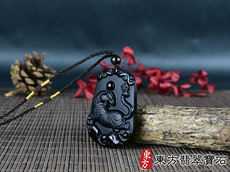 黑曜石虎項鍊玉珮(虎虎生風:虎牌黑曜石虎玉珮、黑曜石虎玉墜、虎十二生肖項鍊)。黑曜石虎,TR158。客製化訂做各種黑曜石虎吊墜玉珮項鍊。★東方翡翠寶石保證卡 1.jpg