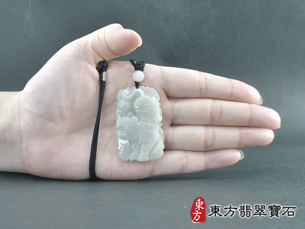 翡翠虎項鍊玉珮(虎虎生風:虎牌A貨翡翠虎玉珮、緬甸玉虎玉墜、虎十二生肖項鍊)。TR160。客製化訂做各種翡翠虎吊墜玉珮項鍊。★附A貨翡翠雙證書 5.jpg