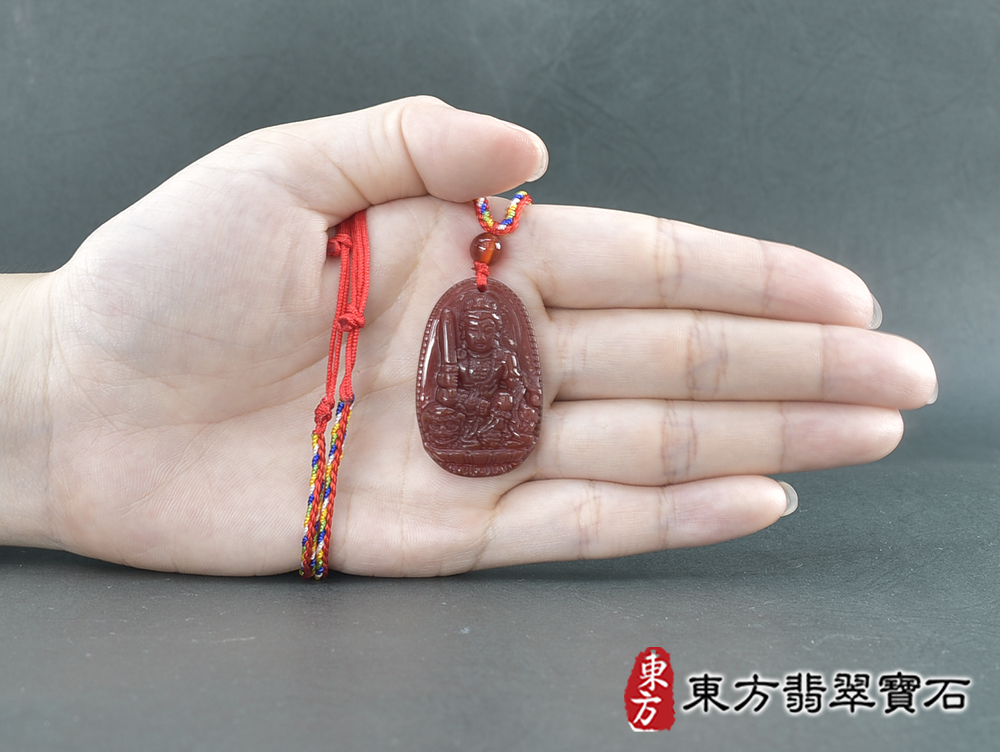 紅瑪瑙文殊菩薩項鍊玉珮(文殊菩薩:文殊菩薩牌紅瑪瑙文殊菩薩玉珮、紅瑪瑙文殊菩薩玉墜)。紅瑪瑙文殊菩薩,WS220。客製化訂做各種紅瑪瑙文殊菩薩吊墜玉珮項鍊。★附東方翡翠寶石保證卡 5.jpg