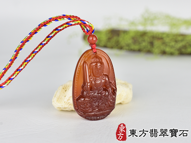 紅瑪瑙文殊菩薩項鍊玉珮(文殊菩薩:文殊菩薩牌紅瑪瑙文殊菩薩玉珮、紅瑪瑙文殊菩薩玉墜)。紅瑪瑙文殊菩薩,WS221。客製化訂做各種紅瑪瑙文殊菩薩吊墜玉珮項鍊。★附東方翡翠寶石保證卡 2.jpg