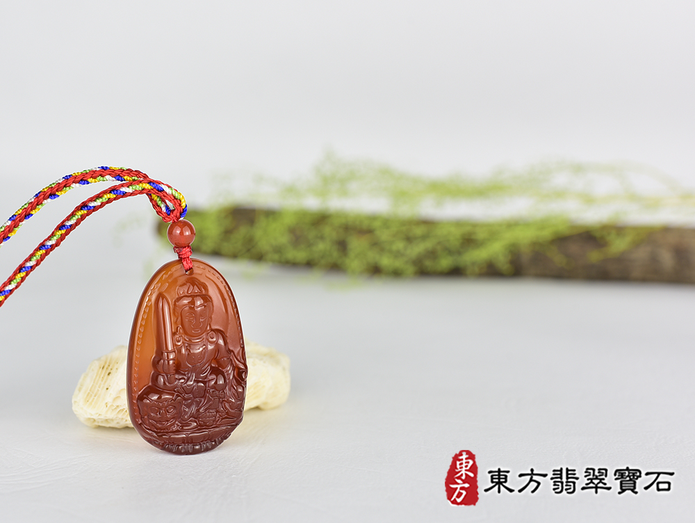 紅瑪瑙文殊菩薩項鍊玉珮(文殊菩薩:文殊菩薩牌紅瑪瑙文殊菩薩玉珮、紅瑪瑙文殊菩薩玉墜)。紅瑪瑙文殊菩薩,WS221。客製化訂做各種紅瑪瑙文殊菩薩吊墜玉珮項鍊。★附東方翡翠寶石保證卡 4.jpg