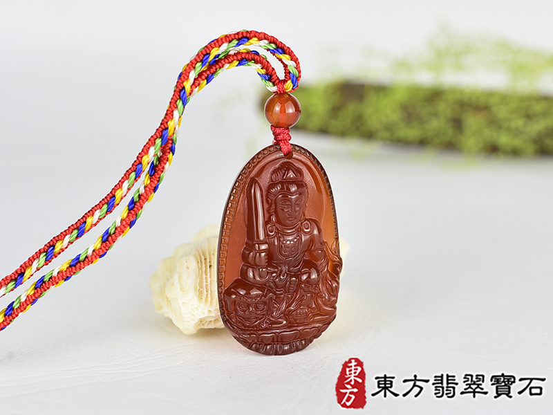 紅瑪瑙文殊菩薩項鍊玉珮(文殊菩薩:文殊菩薩牌紅瑪瑙文殊菩薩玉珮、紅瑪瑙文殊菩薩玉墜)。紅瑪瑙文殊菩薩,WS223。客製化訂做各種紅瑪瑙文殊菩薩吊墜玉珮項鍊。★附東方翡翠寶石保證卡 2.jpg