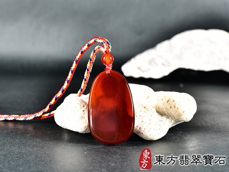 紅瑪瑙文殊菩薩項鍊玉珮(文殊菩薩:文殊菩薩牌紅瑪瑙文殊菩薩玉珮、紅瑪瑙文殊菩薩玉墜)。紅瑪瑙文殊菩薩,WS223。客製化訂做各種紅瑪瑙文殊菩薩吊墜玉珮項鍊。★附東方翡翠寶石保證卡 3.jpg