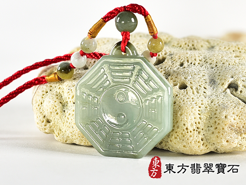 翡翠八卦項鍊玉珮(精工八卦太極,雙重八卦先天八卦和後天八卦:八卦牌A貨翡翠八卦玉珮、緬甸玉八卦玉墜)。八卦,ED501。訂做各種翡翠八卦吊墜玉珮項鍊。★附A貨翡翠雙證書 1.jpg