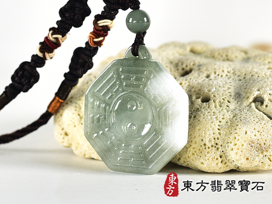 翡翠八卦項鍊玉珮(精工八卦太極,雙重八卦先天八卦和後天八卦:八卦牌A貨翡翠八卦玉珮、緬甸玉八卦玉墜)。八卦,ED502。訂做各種翡翠八卦吊墜玉珮項鍊。★附A貨翡翠雙證書 3.jpg