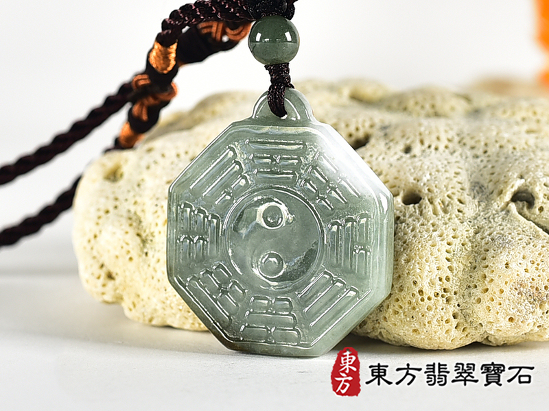 翡翠八卦項鍊玉珮(精工八卦太極,雙重八卦先天八卦和後天八卦:八卦牌A貨翡翠八卦玉珮、緬甸玉八卦玉墜)。八卦,ED506。訂做各種翡翠八卦吊墜玉珮項鍊。★附A貨翡翠雙證書 3.jpg