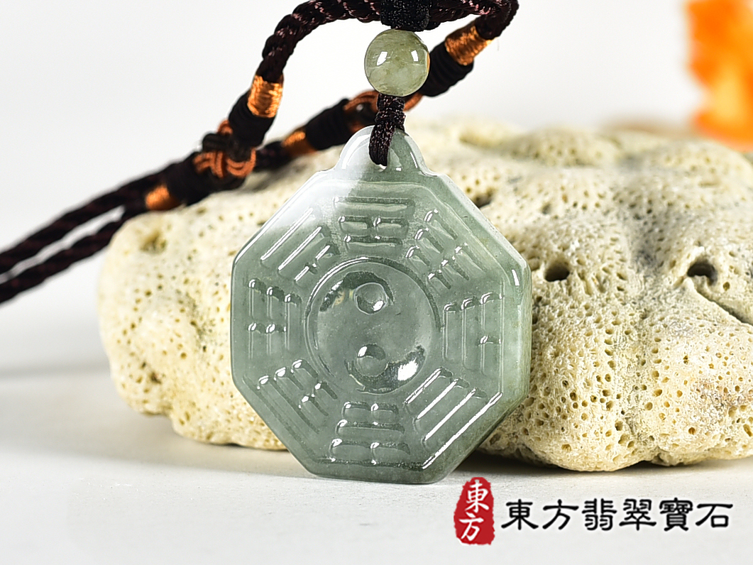 翡翠八卦項鍊玉珮(精工八卦太極,雙重八卦先天八卦和後天八卦:八卦牌A貨翡翠八卦玉珮、緬甸玉八卦玉墜)。八卦,ED508。訂做各種翡翠八卦吊墜玉珮項鍊。★附A貨翡翠雙證書 3.jpg