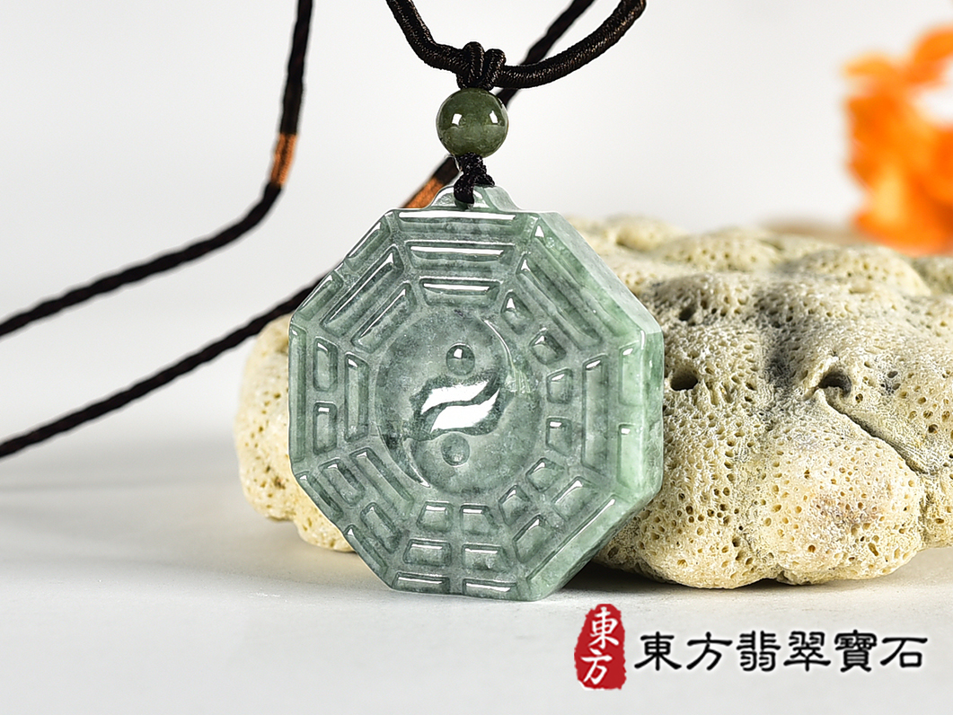 翡翠八卦項鍊玉珮(精工八卦太極,雙重八卦先天八卦和後天八卦:八卦牌A貨翡翠八卦玉珮、緬甸玉八卦玉墜)。八卦,ED514。訂做各種翡翠八卦吊墜玉珮項鍊。★附A貨翡翠雙證書 1.jpg