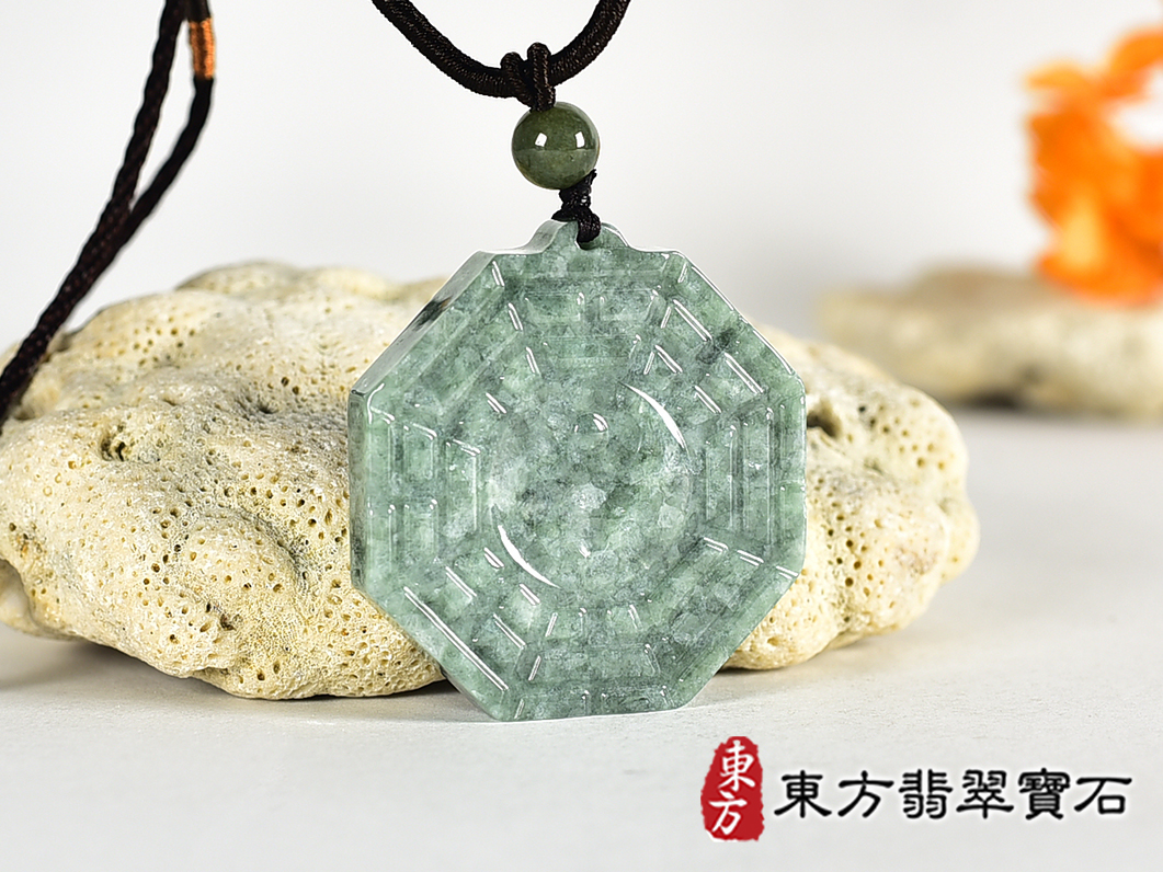 翡翠八卦項鍊玉珮(精工八卦太極,雙重八卦先天八卦和後天八卦:八卦牌A貨翡翠八卦玉珮、緬甸玉八卦玉墜)。八卦,ED514。訂做各種翡翠八卦吊墜玉珮項鍊。★附A貨翡翠雙證書 4.jpg