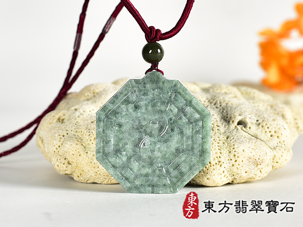 翡翠八卦項鍊玉珮(精工八卦太極,雙重八卦先天八卦和後天八卦:八卦牌A貨翡翠八卦玉珮、緬甸玉八卦玉墜)。八卦,ED517。訂做各種翡翠八卦吊墜玉珮項鍊。★附A貨翡翠雙證書 3.jpg