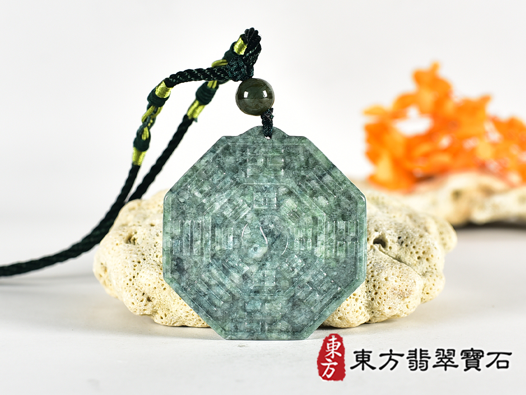 翡翠八卦項鍊玉珮(精工八卦太極,六十四卦易經太極八卦:八卦牌A貨翡翠八卦玉珮、緬甸玉八卦玉墜)。六十四卦易經太極八卦,ED519。訂做各種翡翠八卦吊墜玉珮項鍊。★附A貨翡翠雙證書 0.jpg