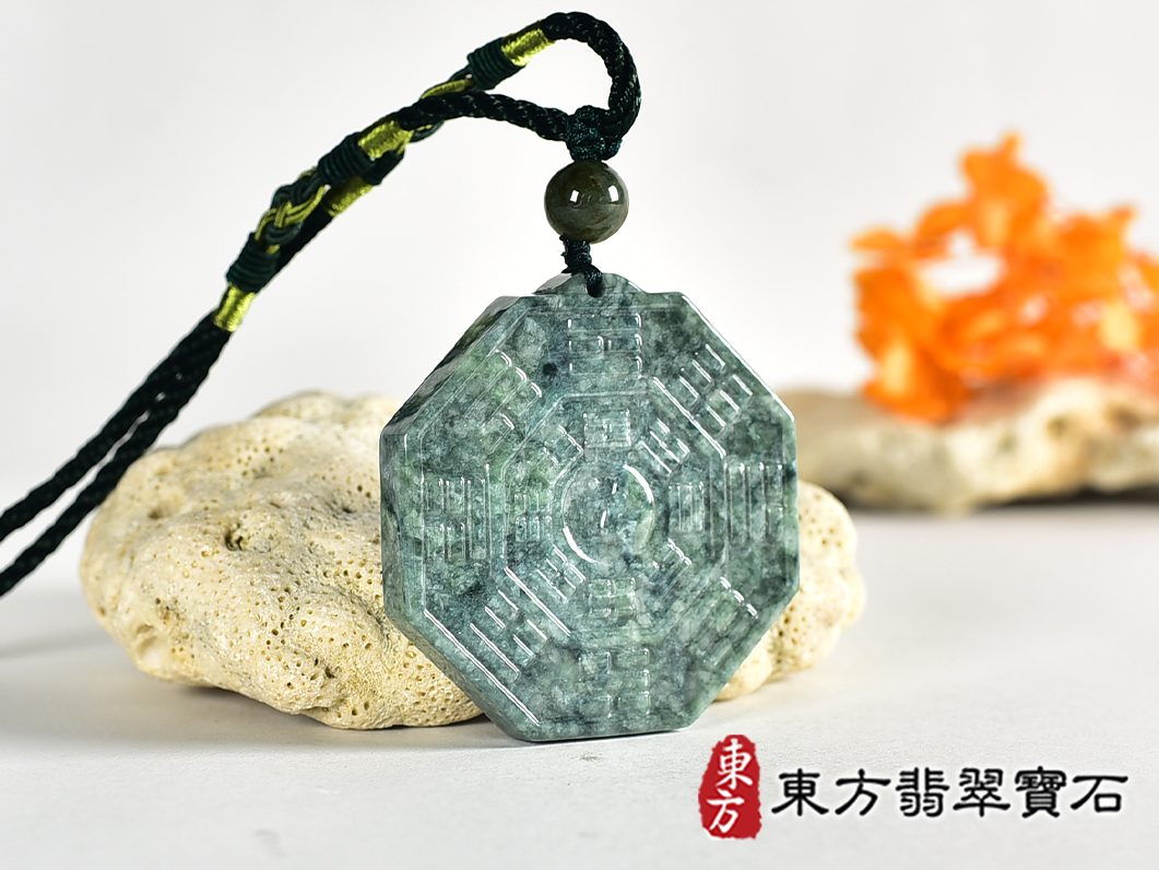 翡翠八卦項鍊玉珮(精工八卦太極,六十四卦易經太極八卦:八卦牌A貨翡翠八卦玉珮、緬甸玉八卦玉墜)。六十四卦易經太極八卦,ED519。訂做各種翡翠八卦吊墜玉珮項鍊。★附A貨翡翠雙證書 2.jpg