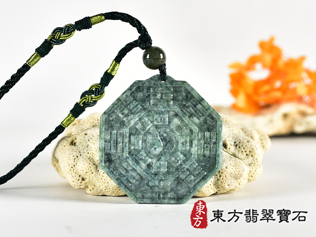 翡翠八卦項鍊玉珮(精工八卦太極,六十四卦易經太極八卦:八卦牌A貨翡翠八卦玉珮、緬甸玉八卦玉墜)。六十四卦易經太極八卦,ED519。訂做各種翡翠八卦吊墜玉珮項鍊。★附A貨翡翠雙證書 3.jpg