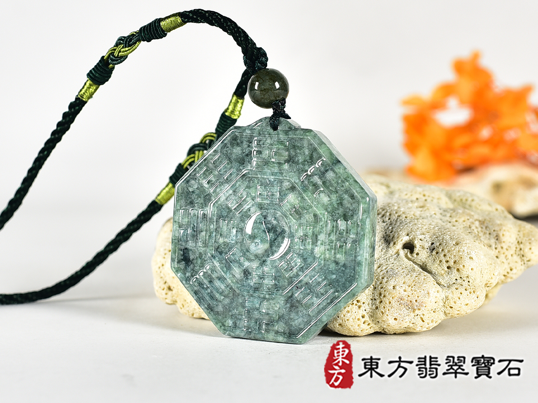 翡翠八卦項鍊玉珮(精工八卦太極,六十四卦易經太極八卦:八卦牌A貨翡翠八卦玉珮、緬甸玉八卦玉墜)。六十四卦易經太極八卦,ED519。訂做各種翡翠八卦吊墜玉珮項鍊。★附A貨翡翠雙證書 4.jpg
