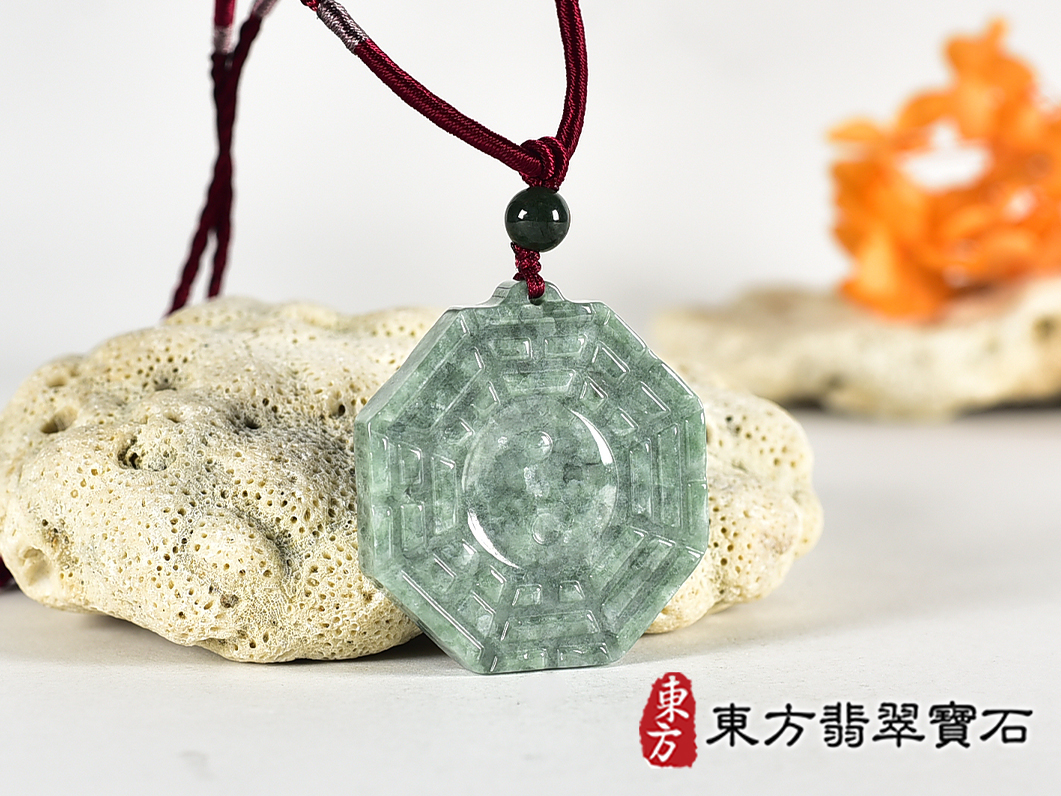 翡翠八卦項鍊玉珮(精工八卦太極,雙重八卦先天八卦和後天八卦:八卦牌A貨翡翠八卦玉珮、緬甸玉八卦玉墜)。八卦,ED525。訂做各種翡翠八卦吊墜玉珮項鍊。★附A貨翡翠雙證書 1.jpg