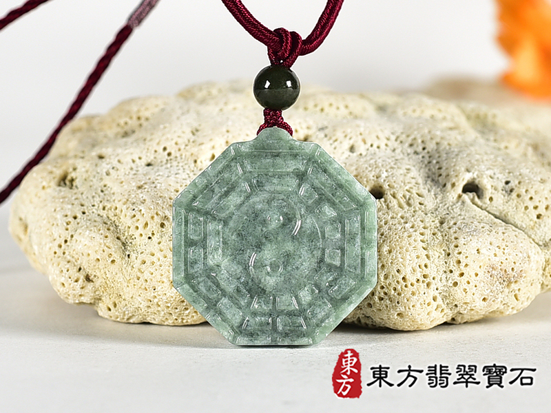翡翠八卦項鍊玉珮(精工八卦太極,雙重八卦先天八卦和後天八卦:八卦牌A貨翡翠八卦玉珮、緬甸玉八卦玉墜)。八卦,ED530。訂做各種翡翠八卦吊墜玉珮項鍊。★附A貨翡翠雙證書 3.jpg