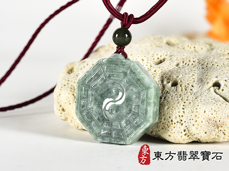 翡翠八卦項鍊玉珮(精工八卦太極,雙重八卦先天八卦和後天八卦:八卦牌A貨翡翠八卦玉珮、緬甸玉八卦玉墜)。八卦,ED530。訂做各種翡翠八卦吊墜玉珮項鍊。★附A貨翡翠雙證書 4.jpg