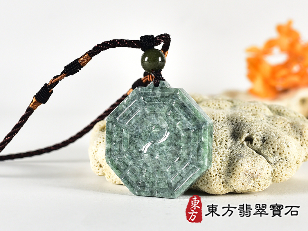 翡翠八卦項鍊玉珮(精工八卦太極,雙重八卦先天八卦和後天八卦:八卦牌A貨翡翠八卦玉珮、緬甸玉八卦玉墜)。八卦,ED539。訂做各種翡翠八卦吊墜玉珮項鍊。★附A貨翡翠雙證書 1.jpg