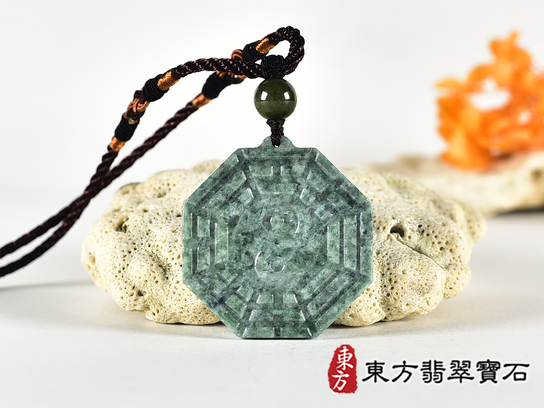 翡翠八卦項鍊玉珮(精工八卦太極,雙重八卦先天八卦和後天八卦:八卦牌A貨翡翠八卦玉珮、緬甸玉八卦玉墜)。八卦,ED539。訂做各種翡翠八卦吊墜玉珮項鍊。★附A貨翡翠雙證書 3.jpg