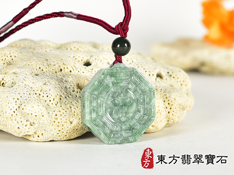 翡翠八卦項鍊玉珮(精工八卦太極,雙重八卦先天八卦和後天八卦:八卦牌A貨翡翠八卦玉珮、緬甸玉八卦玉墜)。八卦,ED546。訂做各種翡翠八卦吊墜玉珮項鍊。★附A貨翡翠雙證書 2.jpg