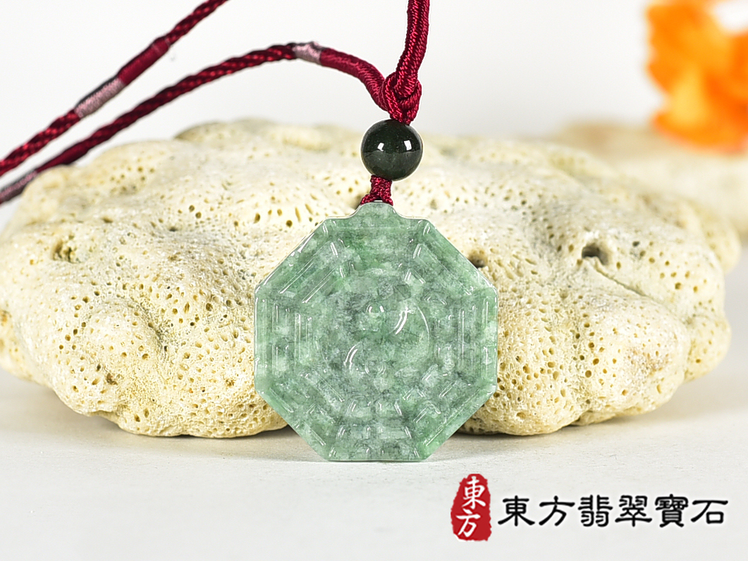 翡翠八卦項鍊玉珮(精工八卦太極,雙重八卦先天八卦和後天八卦:八卦牌A貨翡翠八卦玉珮、緬甸玉八卦玉墜)。八卦,ED546。訂做各種翡翠八卦吊墜玉珮項鍊。★附A貨翡翠雙證書 3.jpg