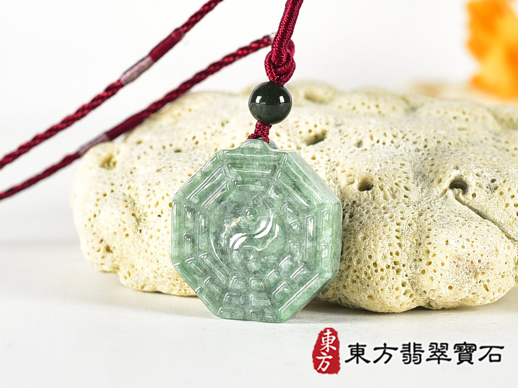翡翠八卦項鍊玉珮(精工八卦太極,雙重八卦先天八卦和後天八卦:八卦牌A貨翡翠八卦玉珮、緬甸玉八卦玉墜)。八卦,ED546。訂做各種翡翠八卦吊墜玉珮項鍊。★附A貨翡翠雙證書 4.jpg