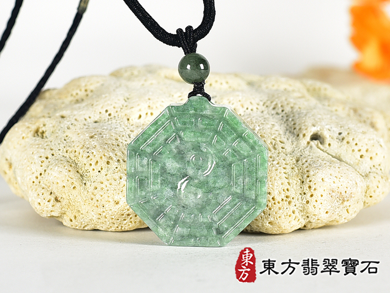 翡翠八卦項鍊玉珮(精工八卦太極,雙重八卦先天八卦和後天八卦:八卦牌A貨翡翠八卦玉珮、緬甸玉八卦玉墜)。八卦,ED550。訂做各種翡翠八卦吊墜玉珮項鍊。★附A貨翡翠雙證書 0.jpg