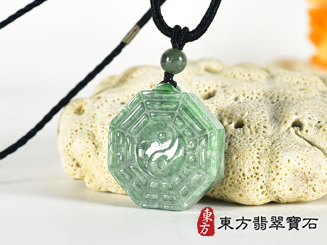翡翠八卦項鍊玉珮(精工八卦太極,雙重八卦先天八卦和後天八卦:八卦牌A貨翡翠八卦玉珮、緬甸玉八卦玉墜)。八卦,ED550。訂做各種翡翠八卦吊墜玉珮項鍊。★附A貨翡翠雙證書 4.jpg