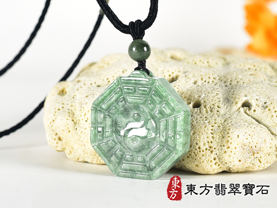 翡翠八卦項鍊玉珮(精工八卦太極,雙重八卦先天八卦和後天八卦:八卦牌A貨翡翠八卦玉珮、緬甸玉八卦玉墜)。八卦,ED550。訂做各種翡翠八卦吊墜玉珮項鍊。★附A貨翡翠雙證書 5.jpg