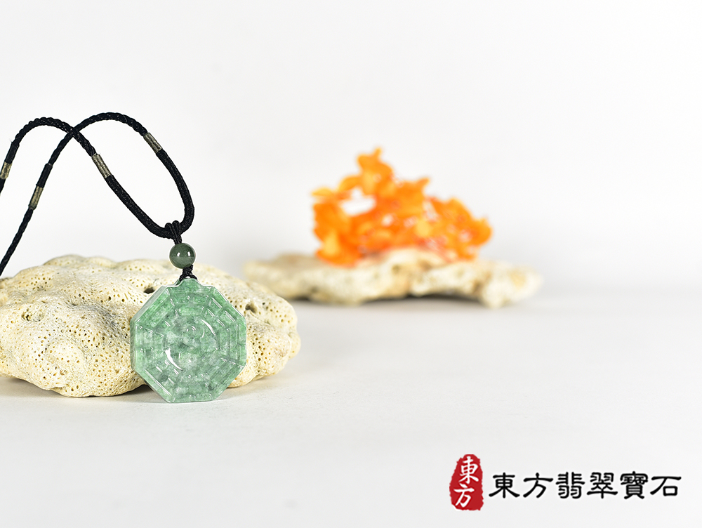 翡翠八卦項鍊玉珮(精工八卦太極,雙重八卦先天八卦和後天八卦:八卦牌A貨翡翠八卦玉珮、緬甸玉八卦玉墜)。八卦,ED550。訂做各種翡翠八卦吊墜玉珮項鍊。★附A貨翡翠雙證書 6.jpg