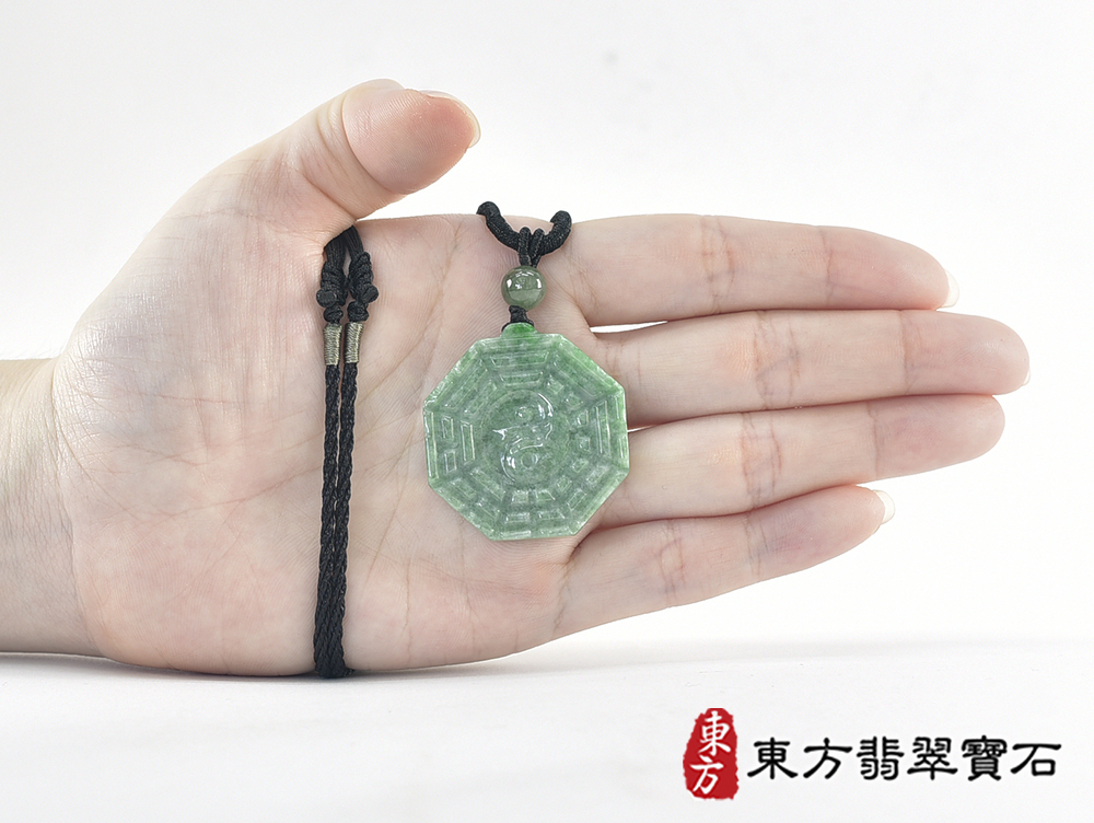 翡翠八卦項鍊玉珮(精工八卦太極,雙重八卦先天八卦和後天八卦:八卦牌A貨翡翠八卦玉珮、緬甸玉八卦玉墜)。八卦,ED550。訂做各種翡翠八卦吊墜玉珮項鍊。★附A貨翡翠雙證書 7.jpg